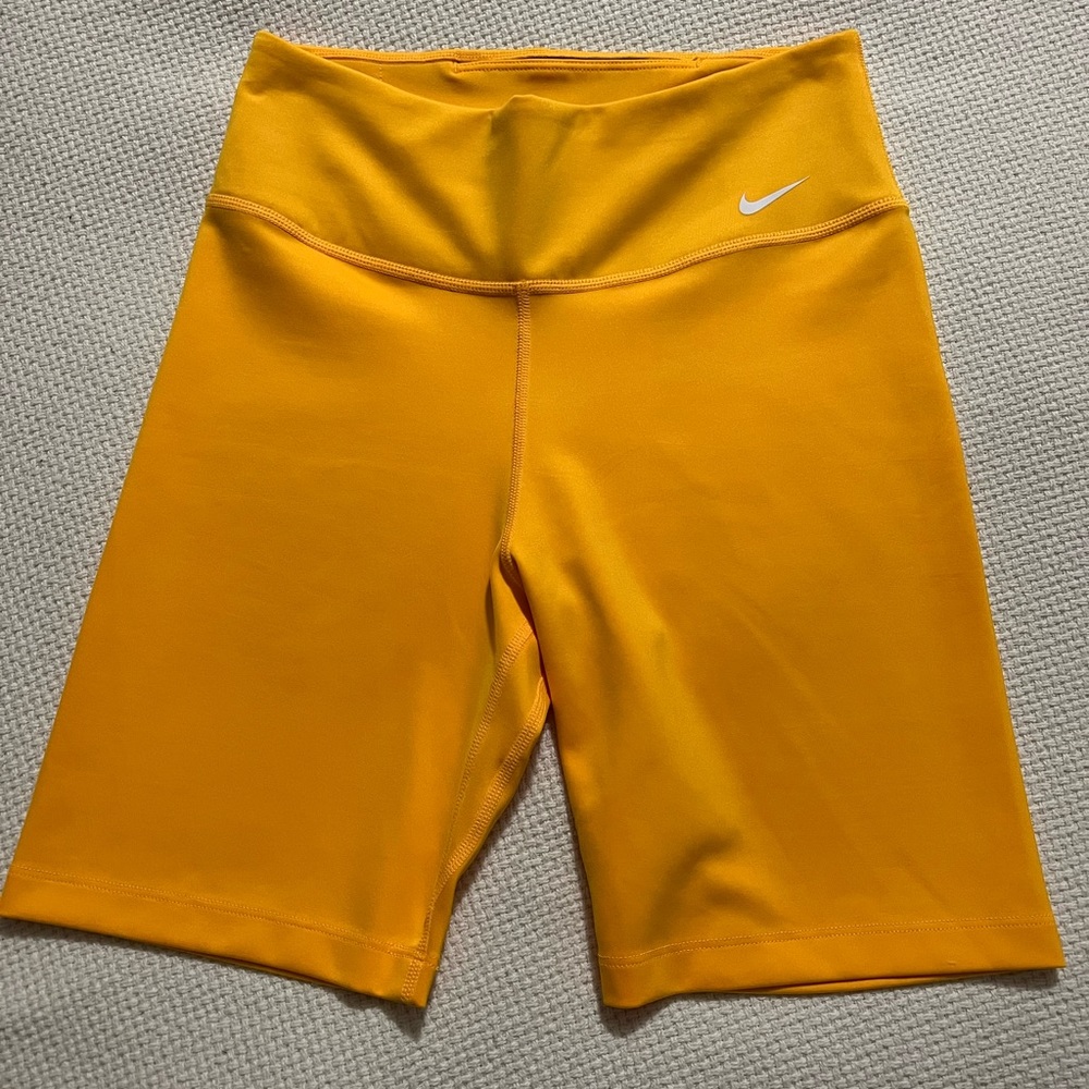 Nike mid-rise biker shorts